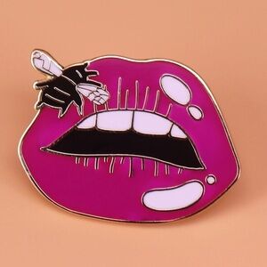 🆕 Bee on Pink Lips Enamel Pin Brooch
